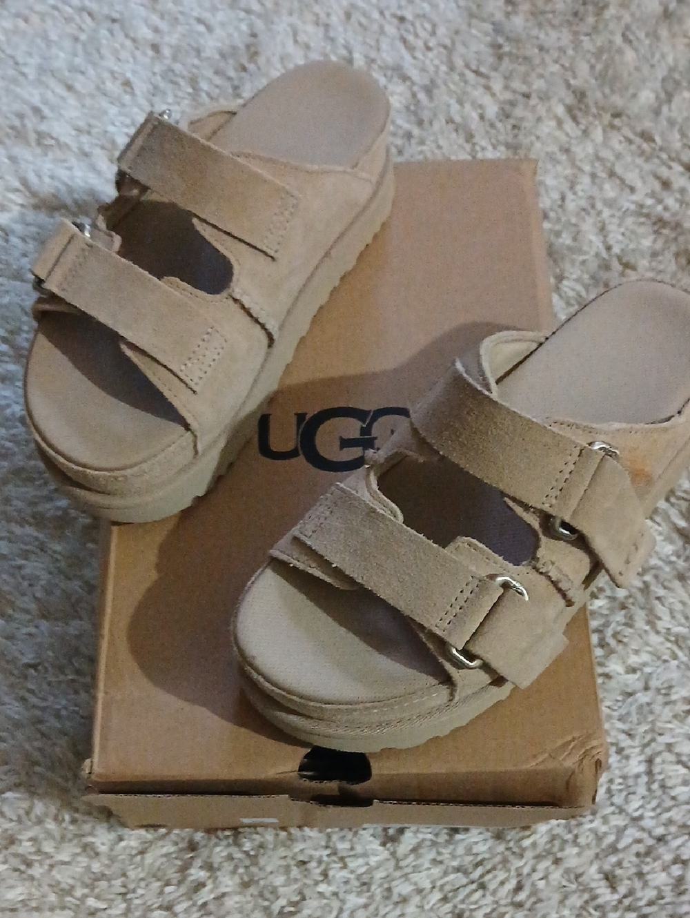 NWOT UGG PLATFORM SANDALS